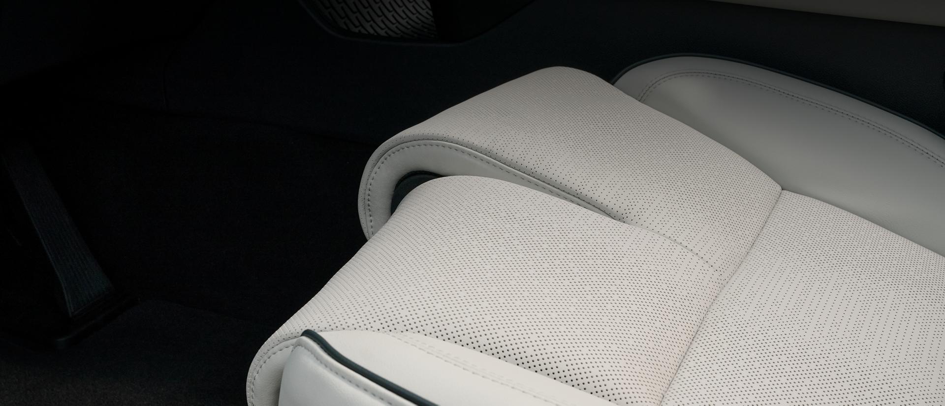The knee bolsters of the a Perfect Position seat are shown in an adjusted state