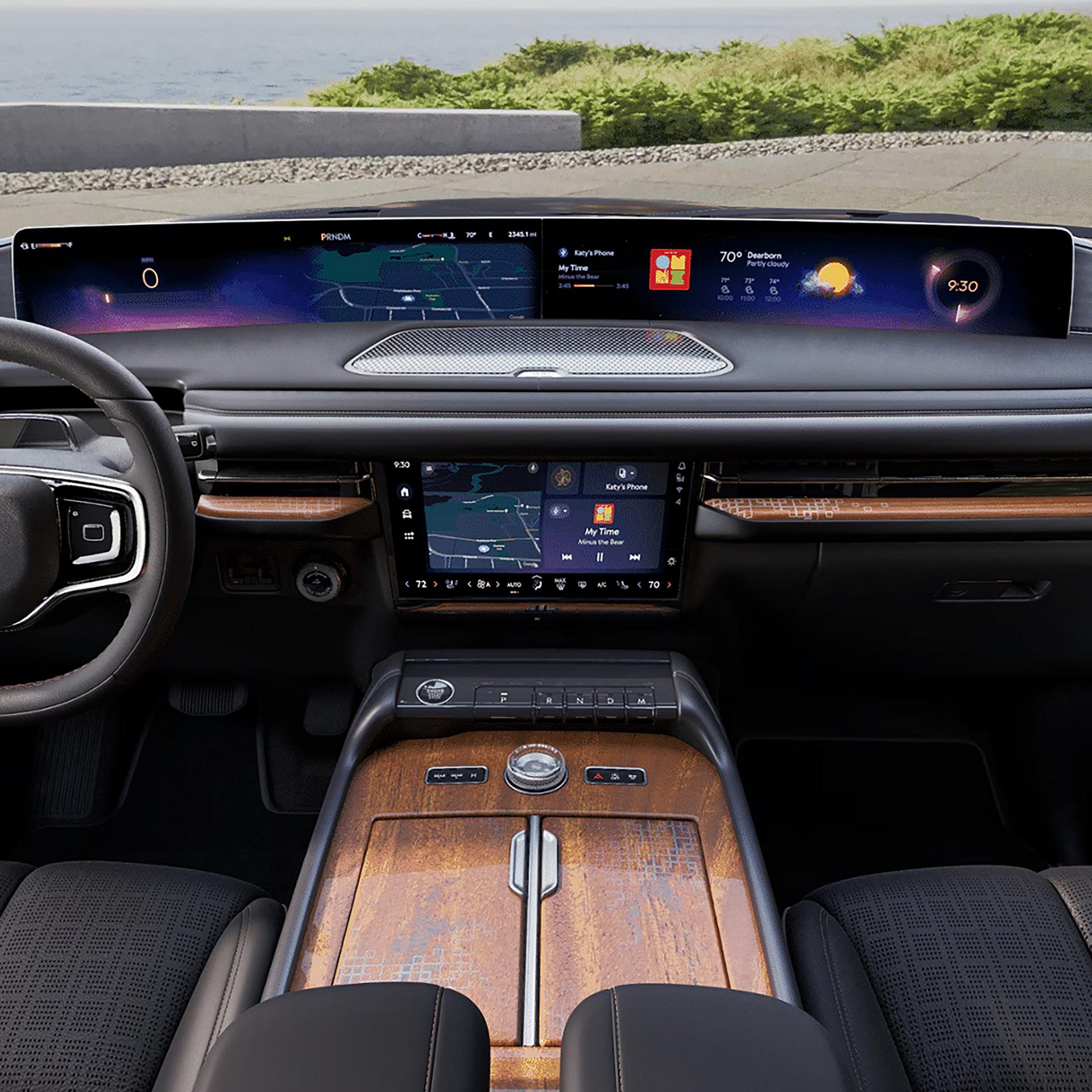 The front cabin of a 2026 Lincoln Black Label Navigator® SUV in the Invitation theme