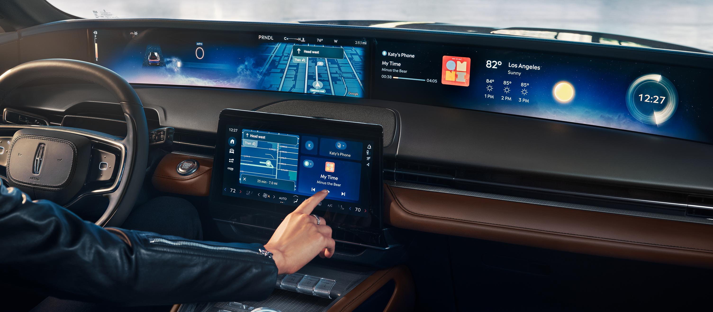 The driver has easy access to the full range of features of the Lincoln Digital Experience