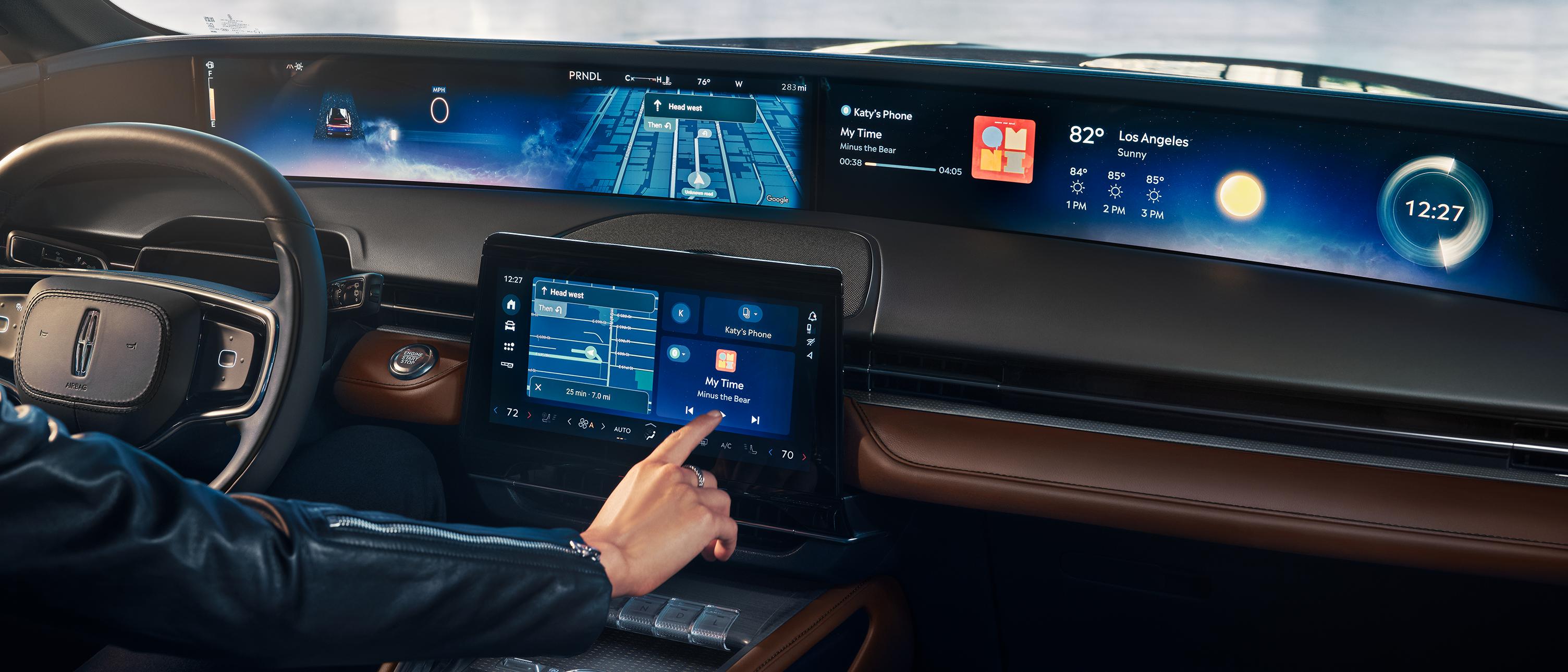 The driver has easy access to the full range of features of the Lincoln Digital Experience