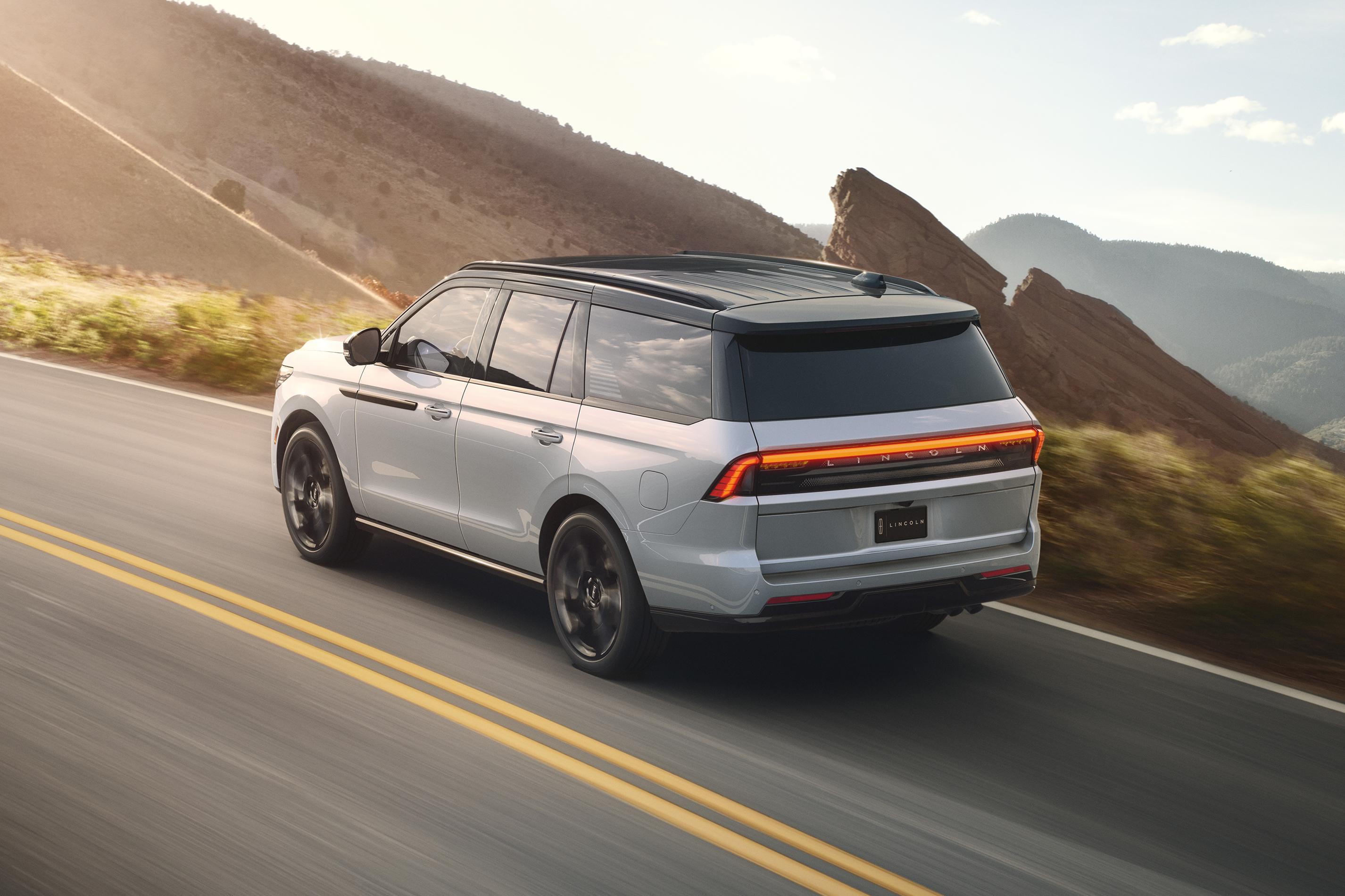 A 2027 Lincoln Black Label Navigator® with black design elements from the Black Label Special Edition Package