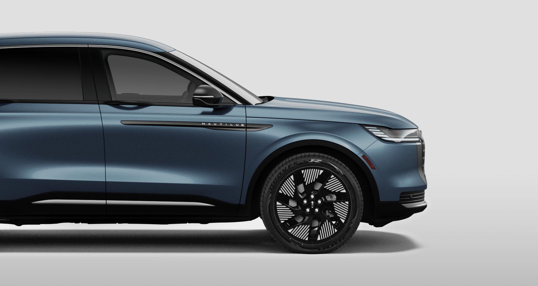 The 20-inch bright-machined aluminum wheel with Ebony-painted pockets