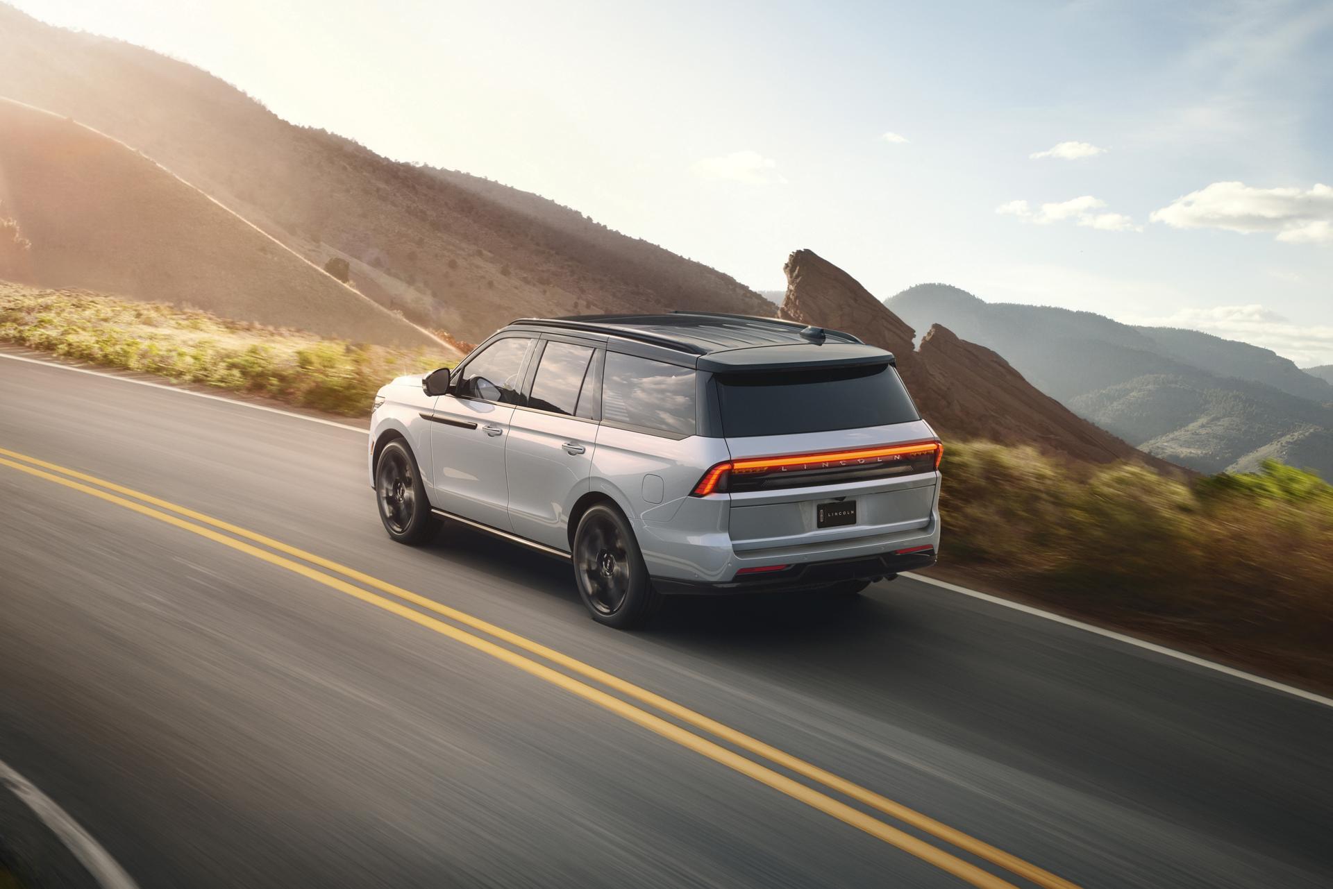 The 2026 Lincoln Navigator® Black Label showcasing black design elements that come with the available Special Edition package
