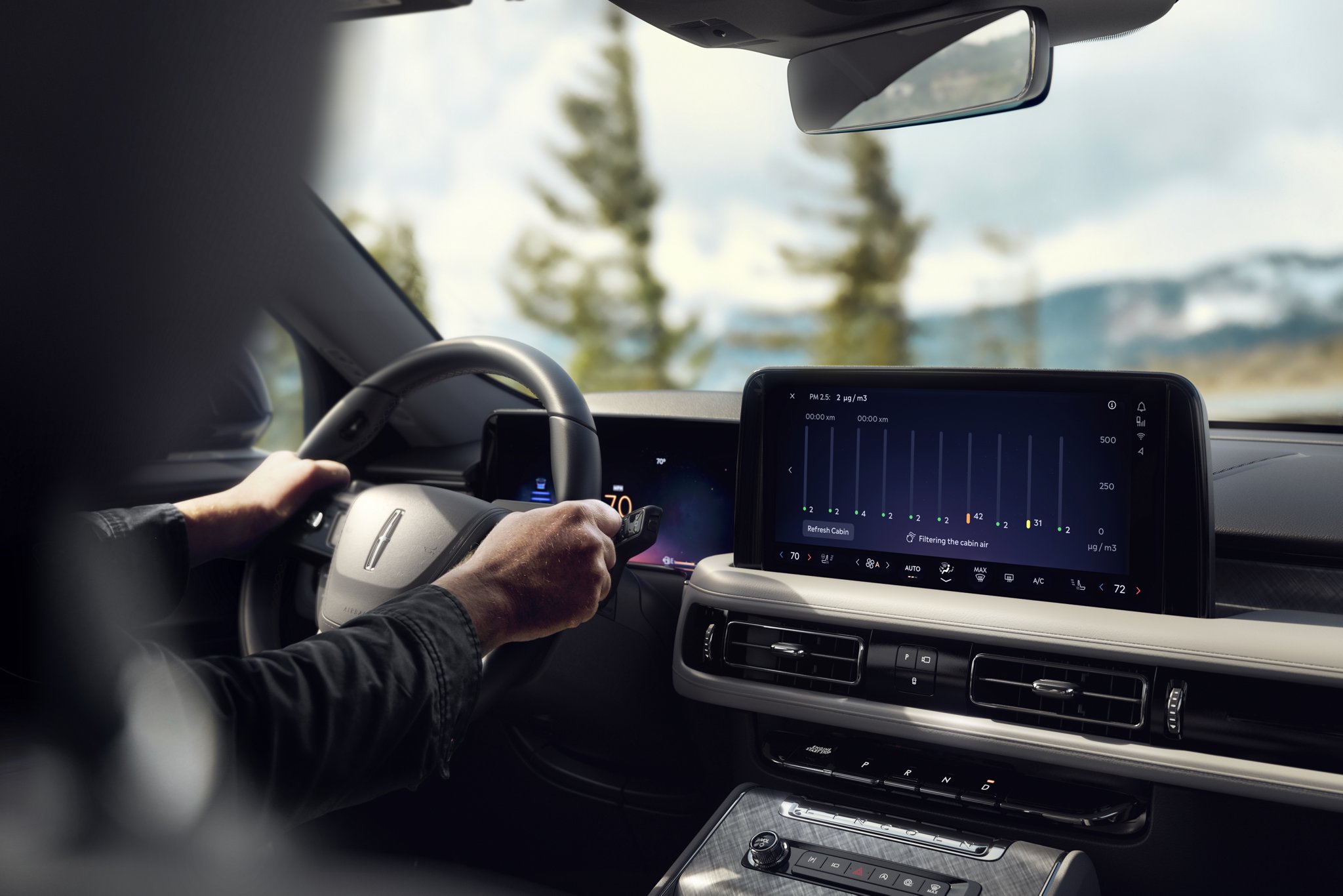 The interior of a 2026 Lincoln Aviator with available Auto Air Refresh setting on the centre touchscreen