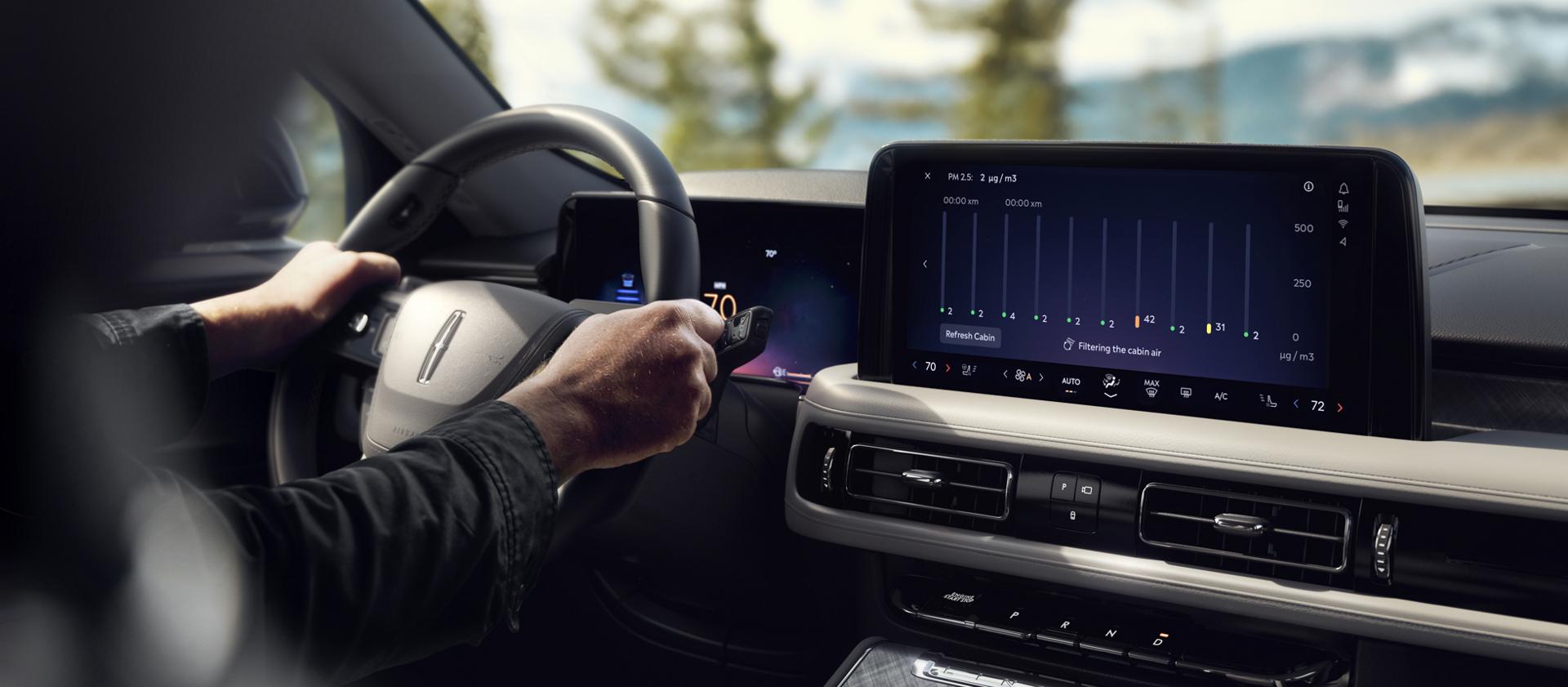 The available Auto Air Refresh screen is shown on the centre touchscreen of a 2026 Lincoln Aviator