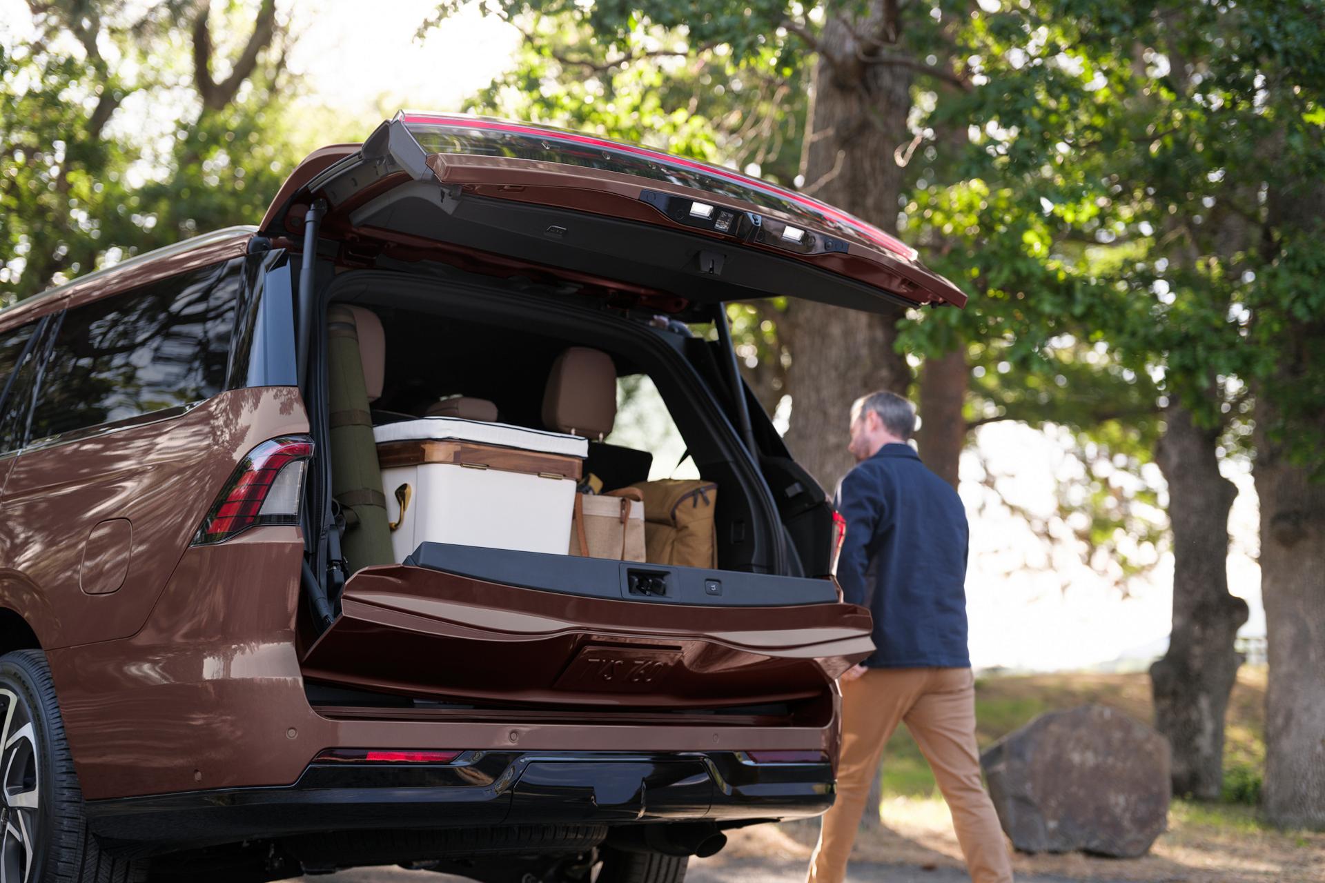 The Lincoln Split Gate is opening to reveal the tailgate and the cargo space