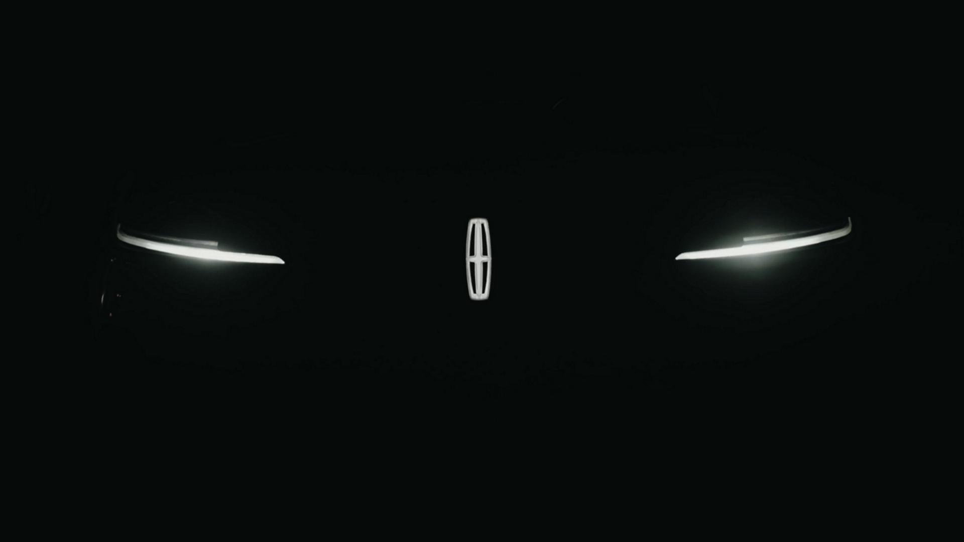 The Lincoln Embrace sequence illuminates on the grille of a 2027 Lincoln Aviator®