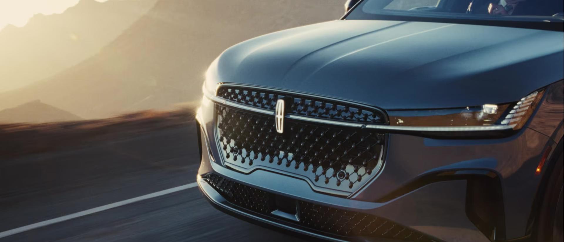 The front of the 2026 Lincoln Nautilus is shown.