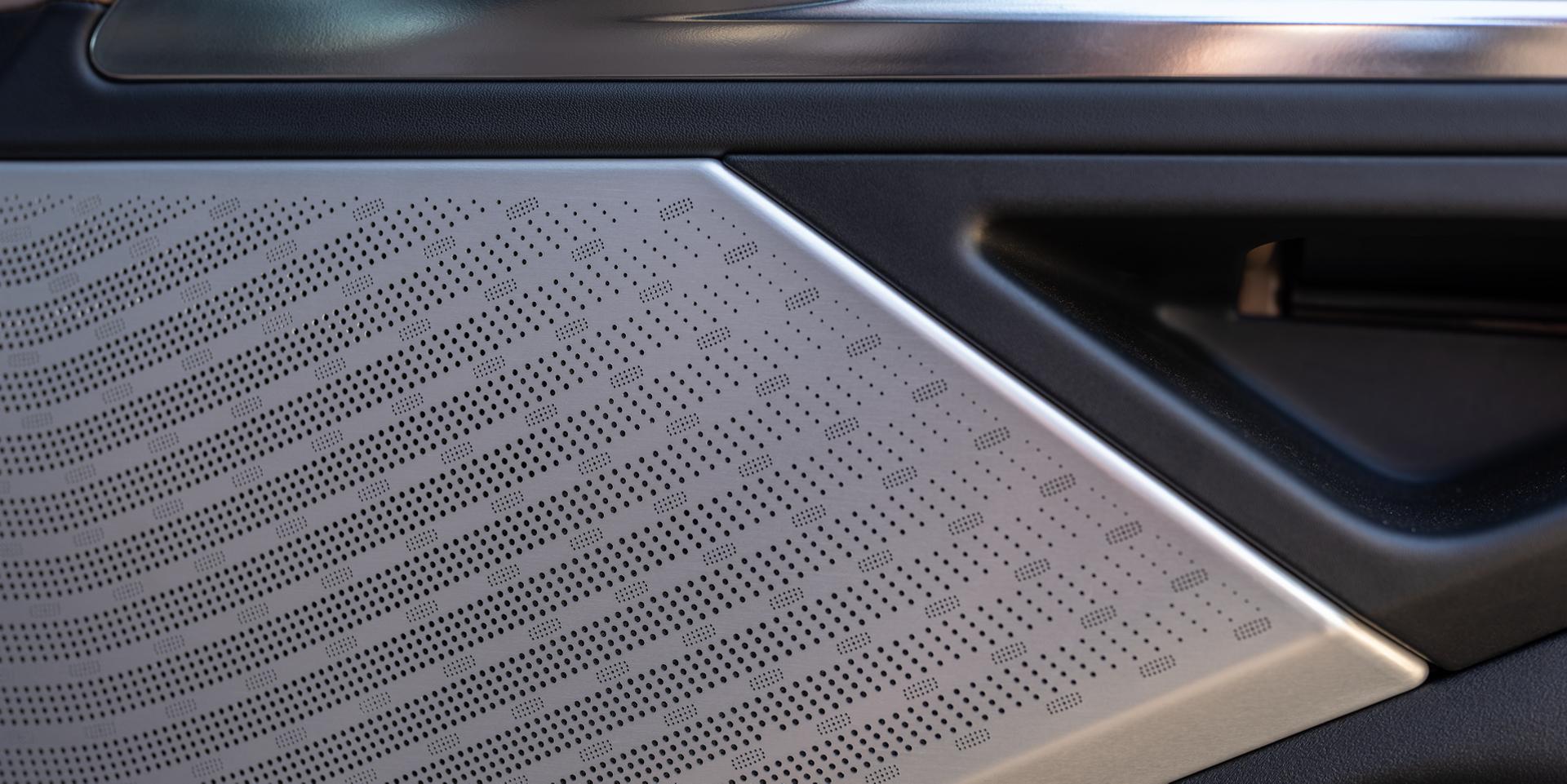 A close-up look at the available laser-etched Lincoln Stars on the speaker grille