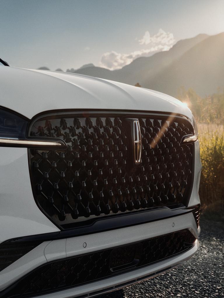 The Auto High Beam Headlamps of a 2026 Lincoln Aviator are illuminated