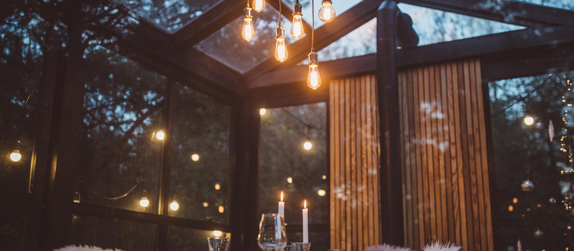 An upscale dining area suggests the welcoming nature of the Lincoln Black Label™ Invitation theme