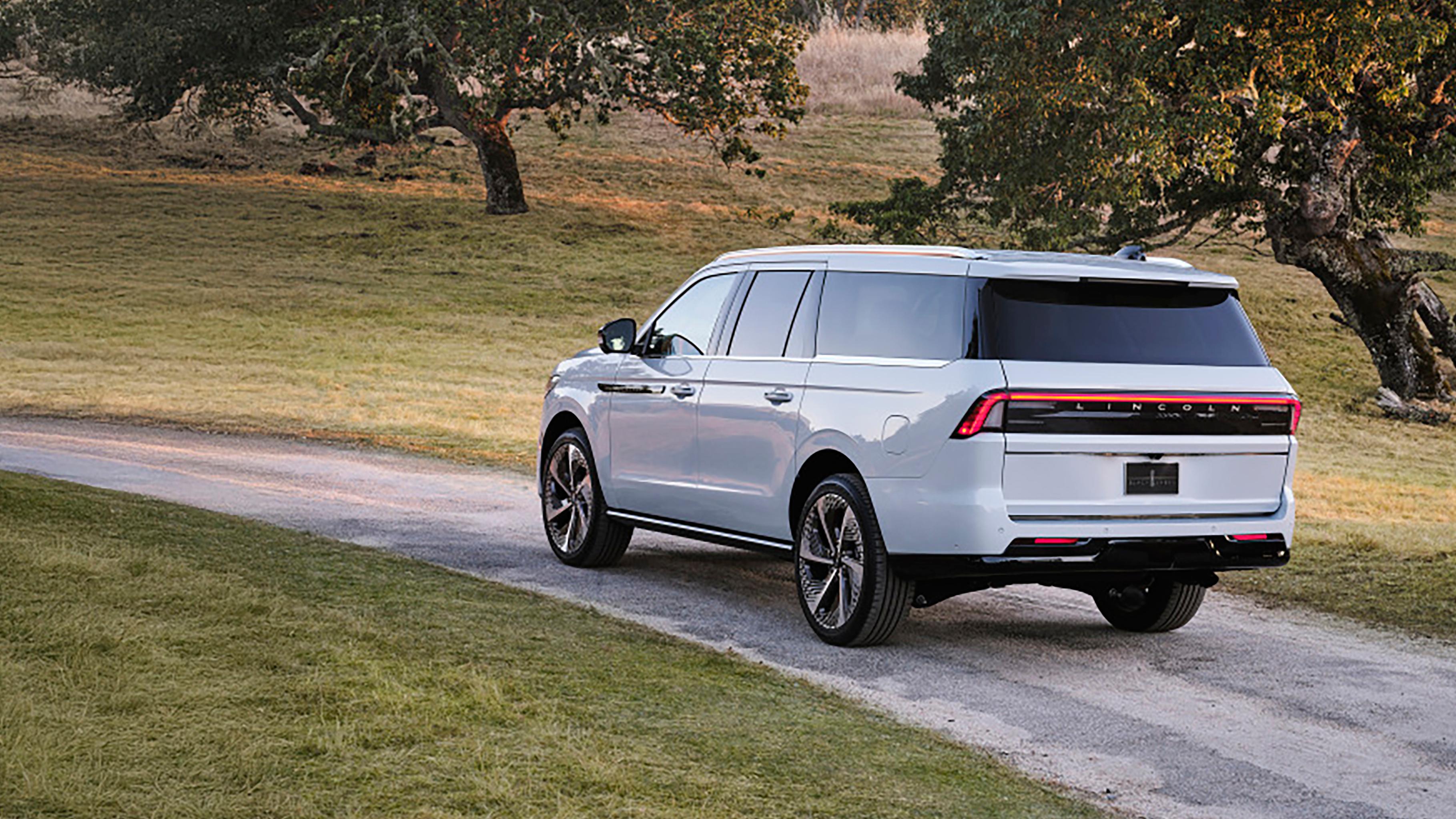 2026 Lincoln Black Label Navigator® SUV with long wheelbase platform