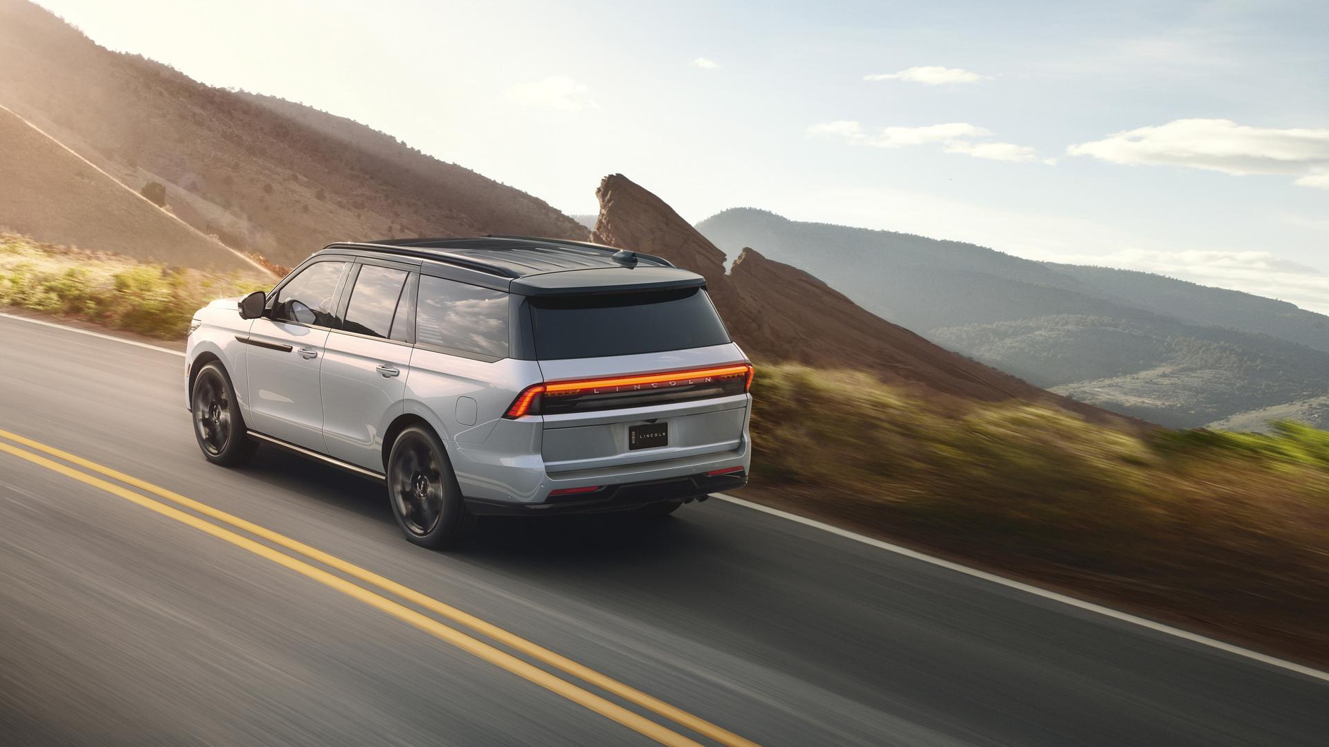 A 2026 Lincoln Black Label Navigator® with black design elements from the Black Label Special Edition Package