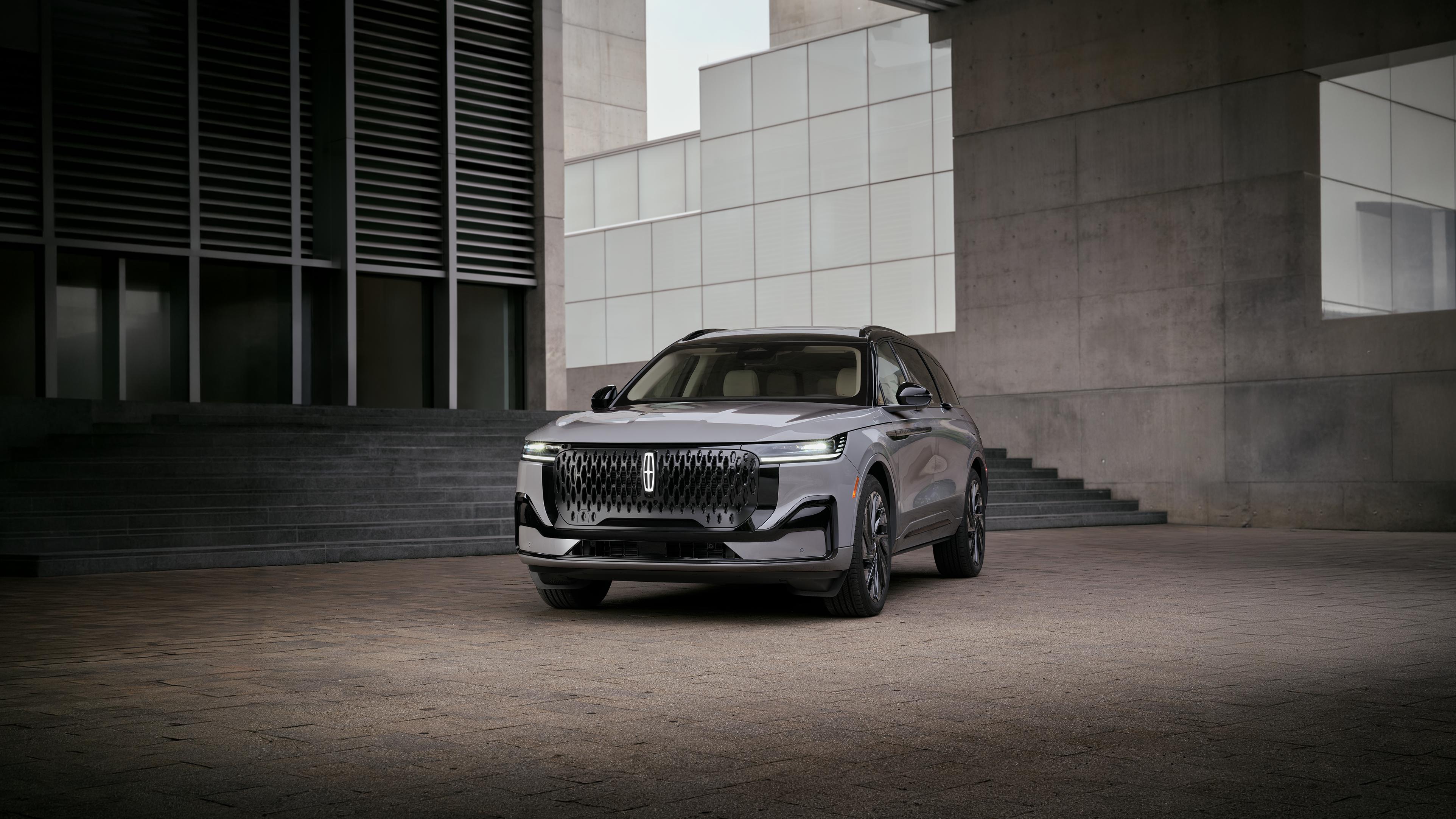 The artfully designed exterior of the 2027 Lincoln Nautilus