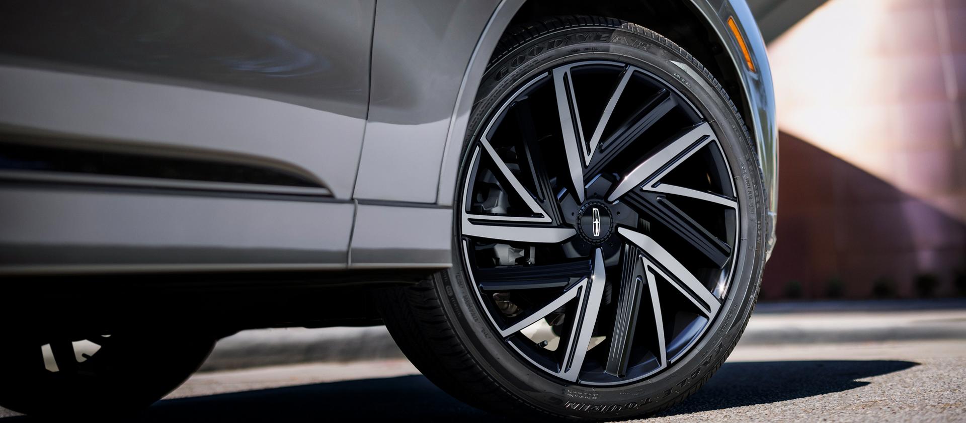 A close up view of the wheel of a 2027 Aviator Lincoln® Black Label®