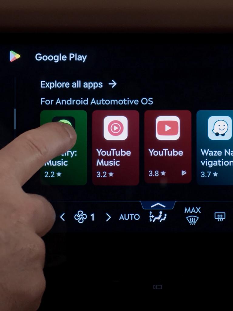 The interior of a 2026 Lincoln Black Label Navigator® with apps displayed on the centre stack screen