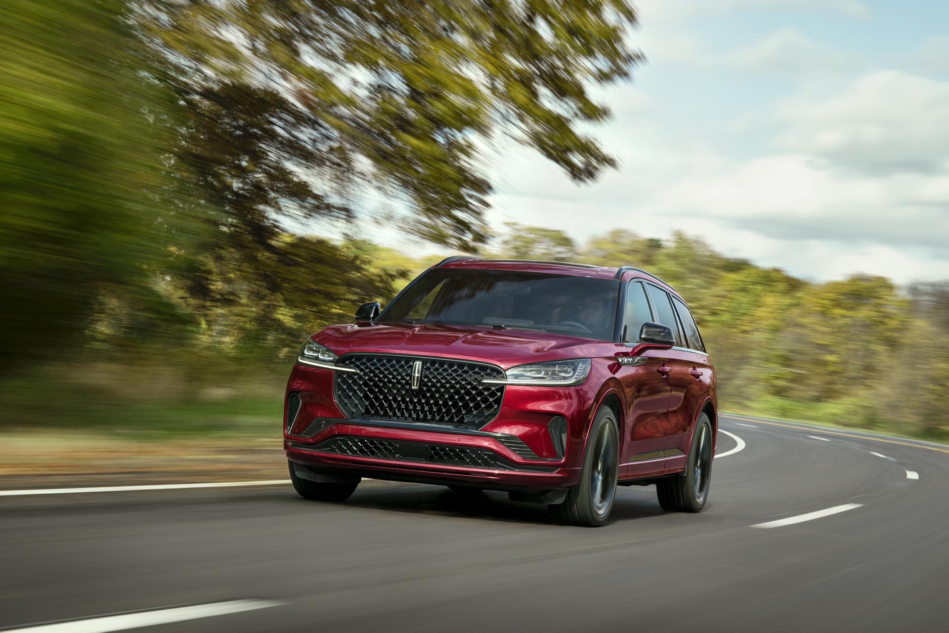 A 2027 Lincoln Aviator® with the available Jet Appearance Package