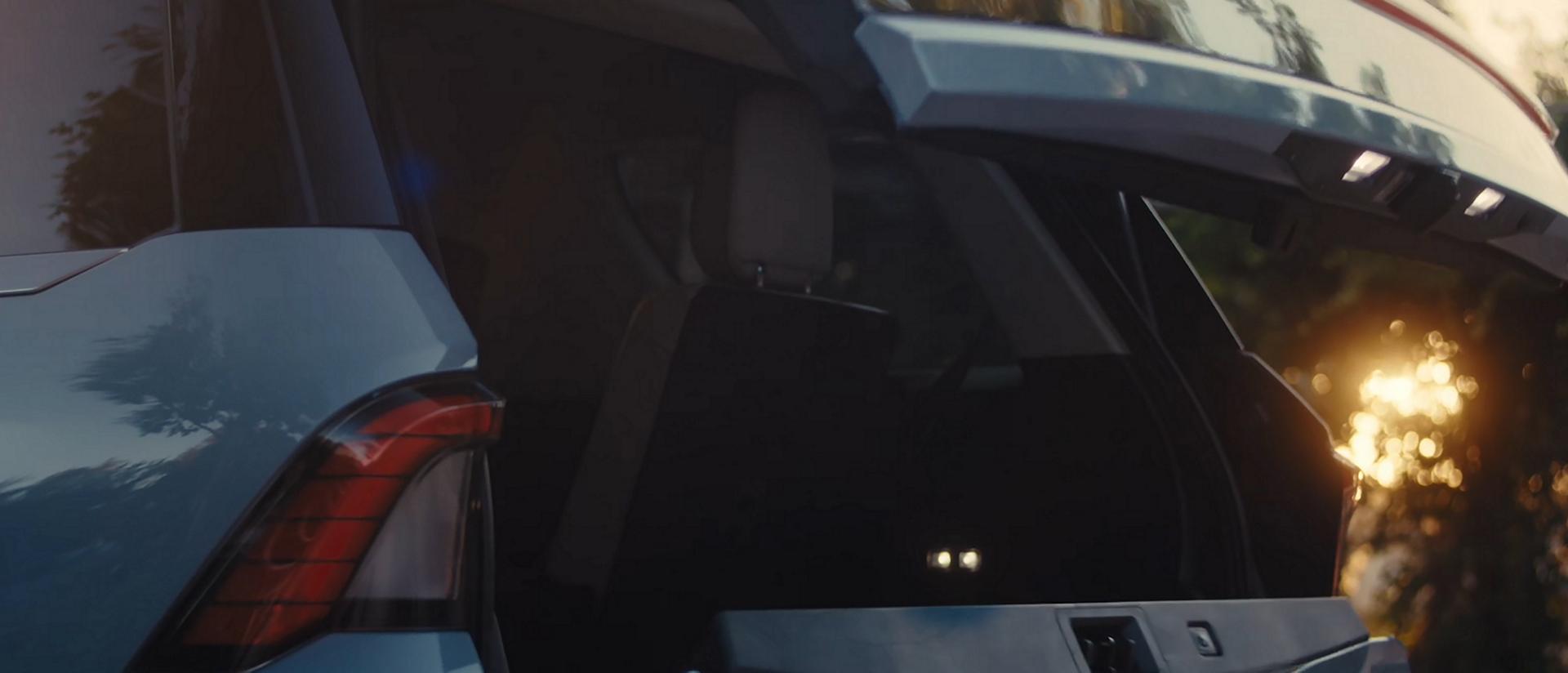 The Lincoln Split Gate open showcases the spaciousness of the cargo area