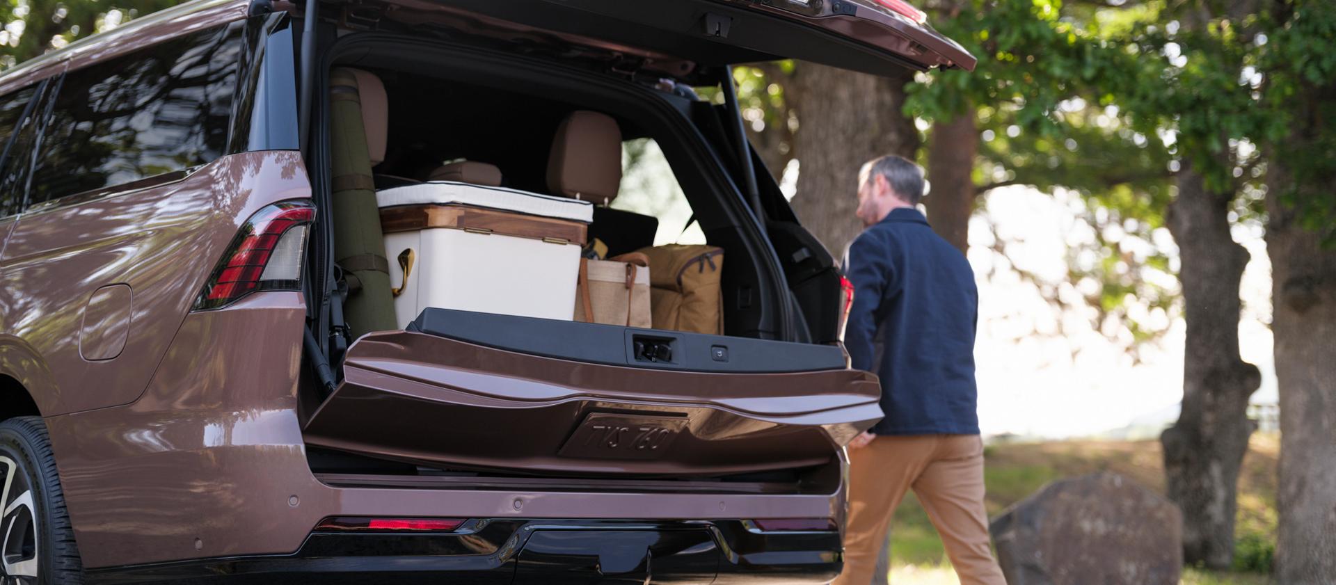 The Lincoln Split Gate open showcases the spaciousness of the cargo area