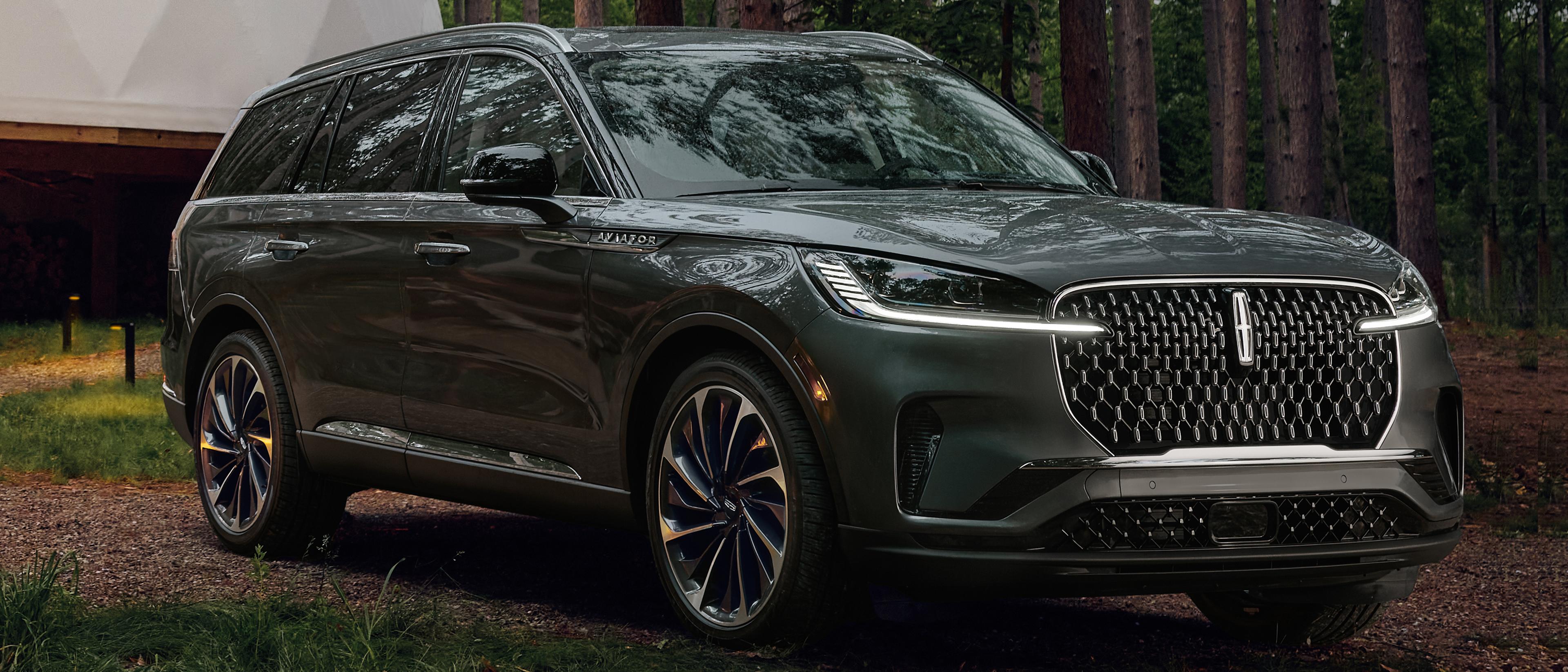 The front grille and headlamps of a 2027 Lincoln Aviator featuring the available Illumination Package